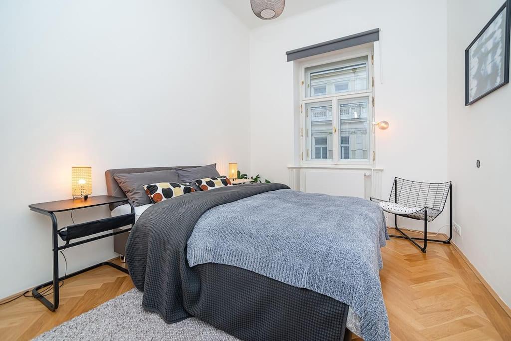 Apartament Bright And Designed In The Center