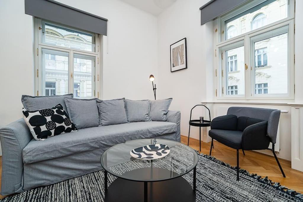 Bright And Designed In The Center Apartament *