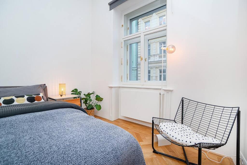 Bright And Designed In The Center Apartament *
