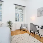 Bright And Designed Apartment In The Center