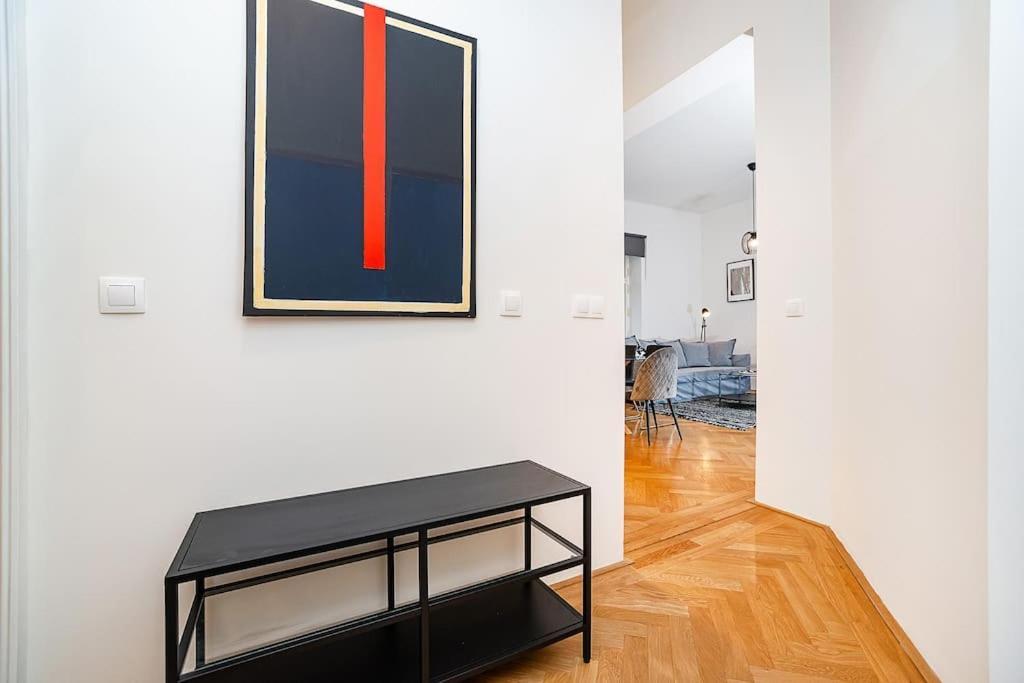 Bright And Designed In The Center * Praga